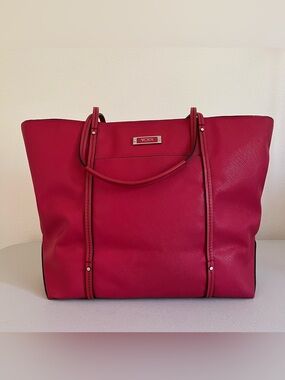 Tumi Villa Q Tote in Azalea